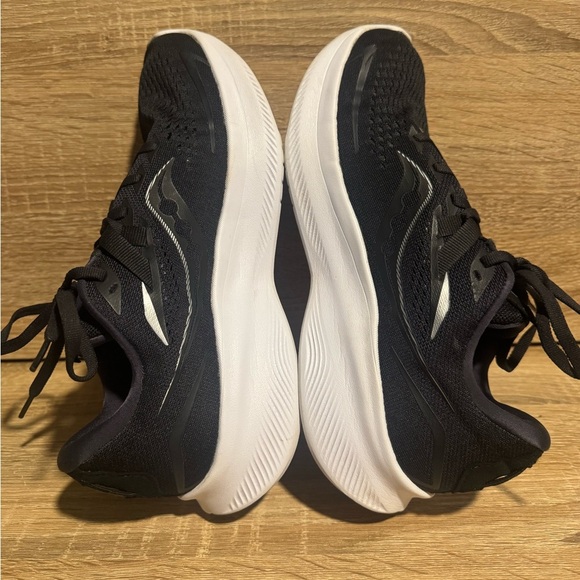 Saucony Ride 15 Fifteen women’s size 8.5 black white running sneakers gym shoes - Picture 2 of 10